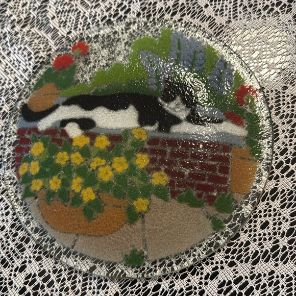 Peggy Karr Fused Art Glass Decor Plate Tuxedo Cat Garden Wall Flowers SIGNED - Picture 5 of 7